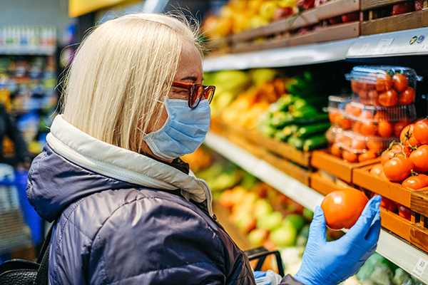 guantes para servirse en la frutería